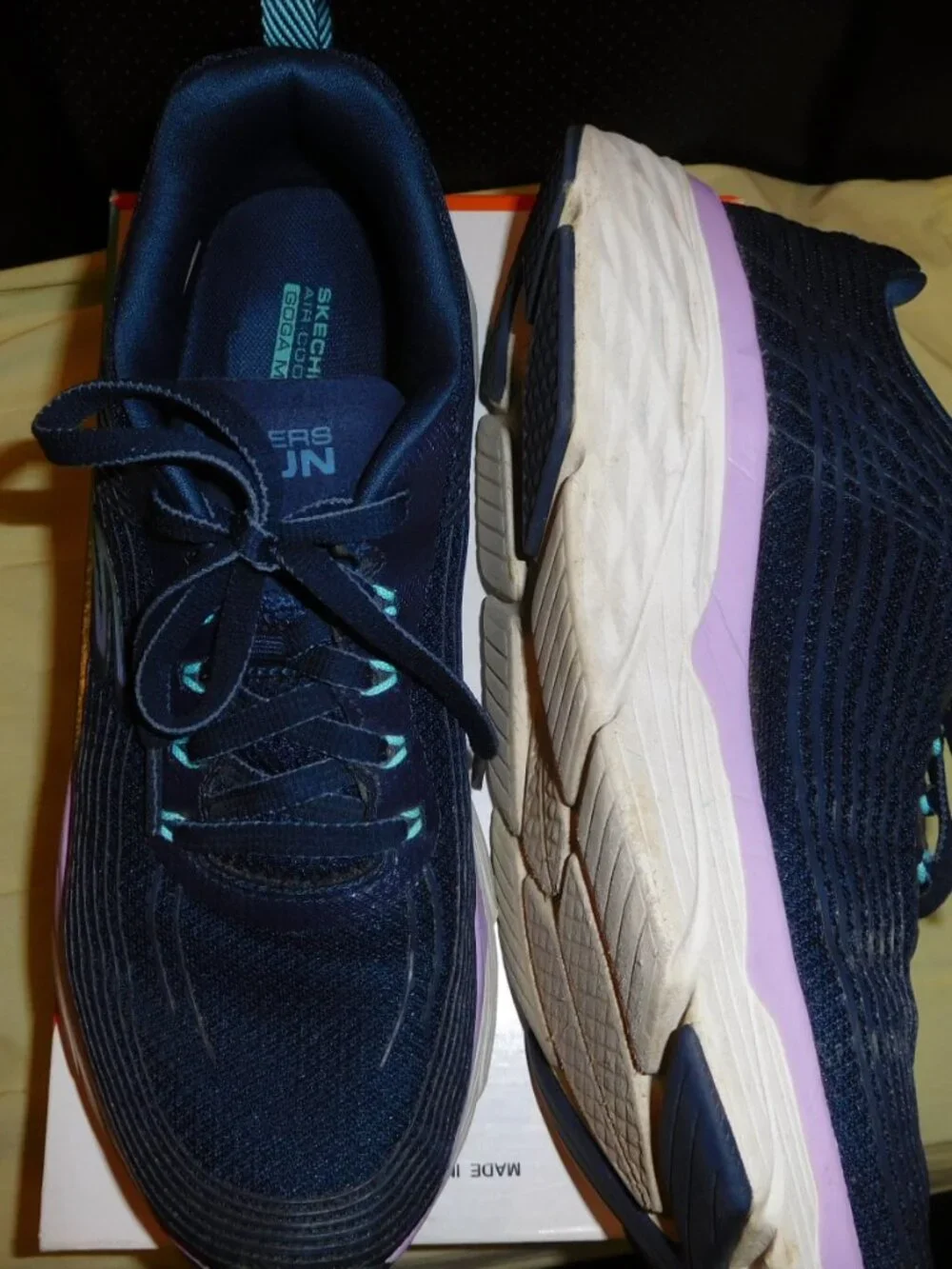 9.5M SKECHERS GO RUN ELEVATE NAVY PURPLE WOMENS GO RUN SNEAKER SHOE
